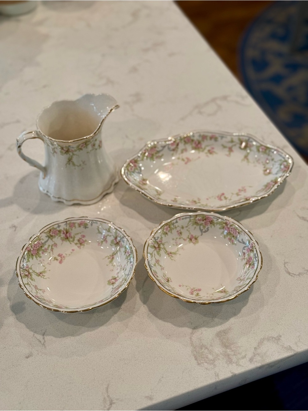 Beautiful vintage Homer Laughlin set
